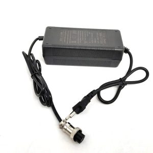 Oplader elektrische step M4 PRO 54.6V 2.0A