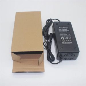 Oplader elektrische step S8 P 84V 2.0A