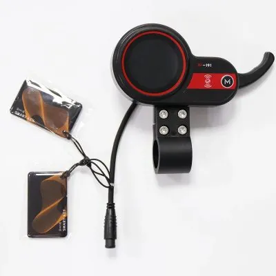 Lcd display met gas pedaal en NFC pasje elektrische step